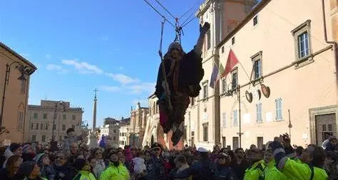 Tarquinia, rinviati per il maltempo gli eventi “Corri per la Befana”, la Befana dei Vigili del fuoco e il presepe vivente