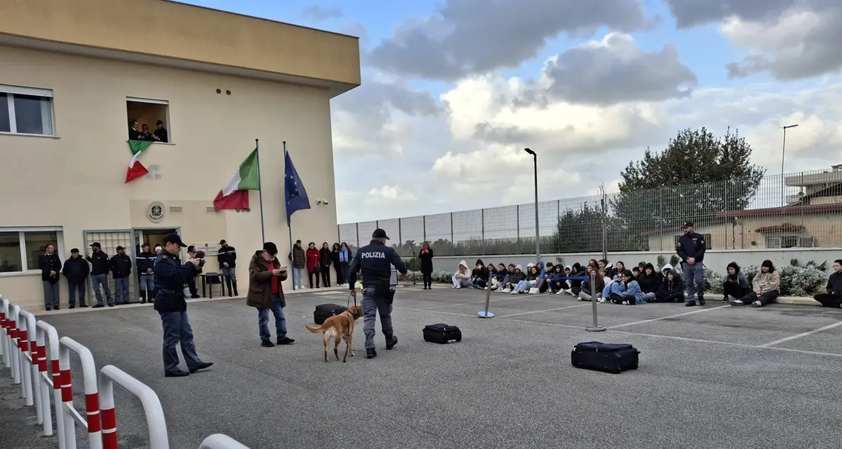 Il commissariato apre le porte agli studenti