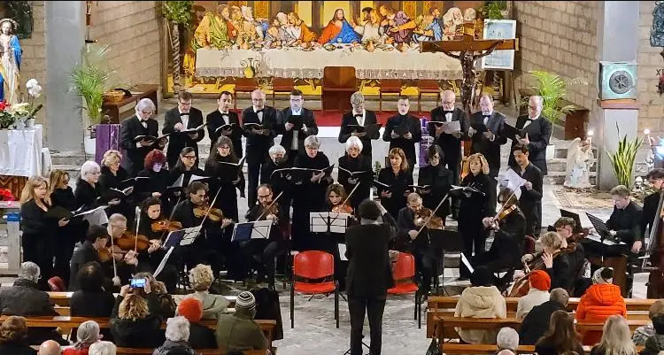 “Nel nome della Madre”: applausi a scena aperta per il primo appuntamento musicale del cartellone natalizio