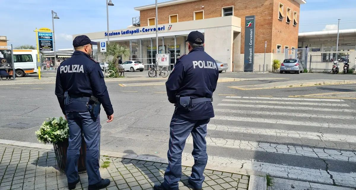 Rapinano negoziante per rubare monopattino: bloccati da un poliziotto fuori servizio