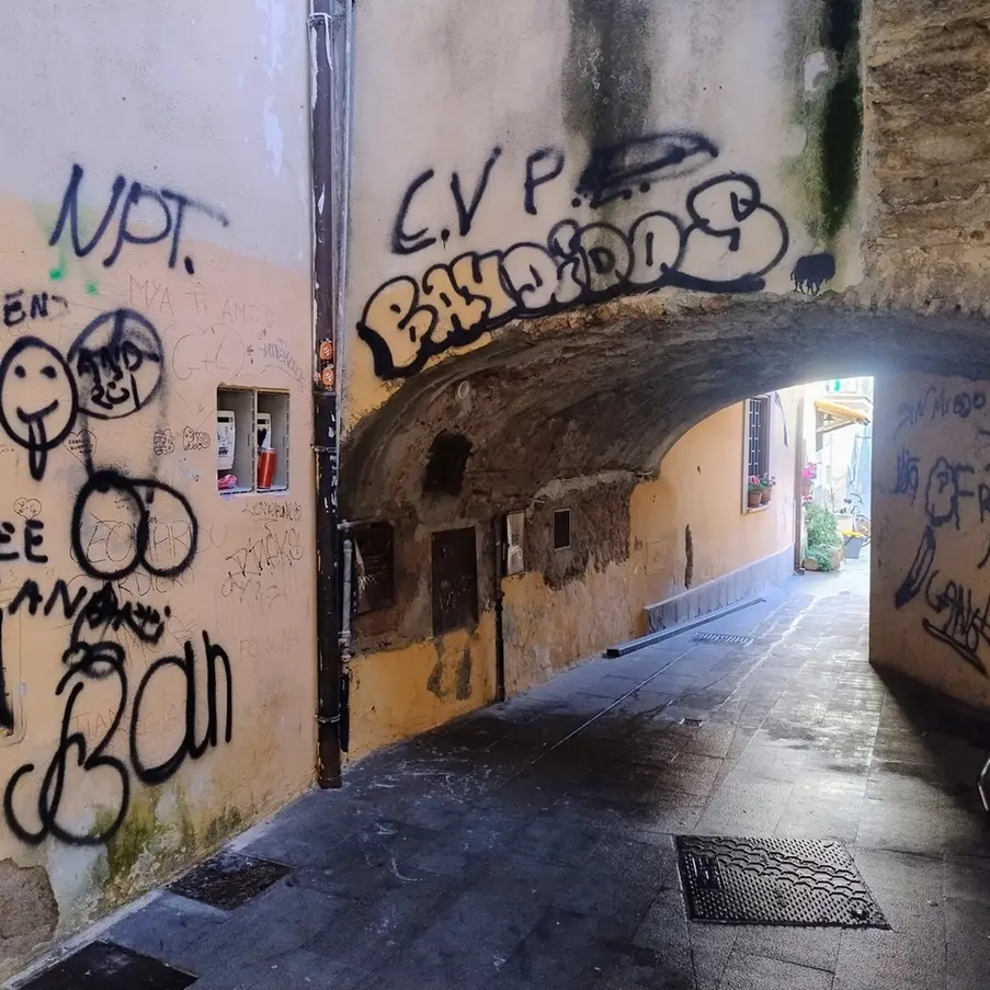 Il centro storico in preda ai vandali