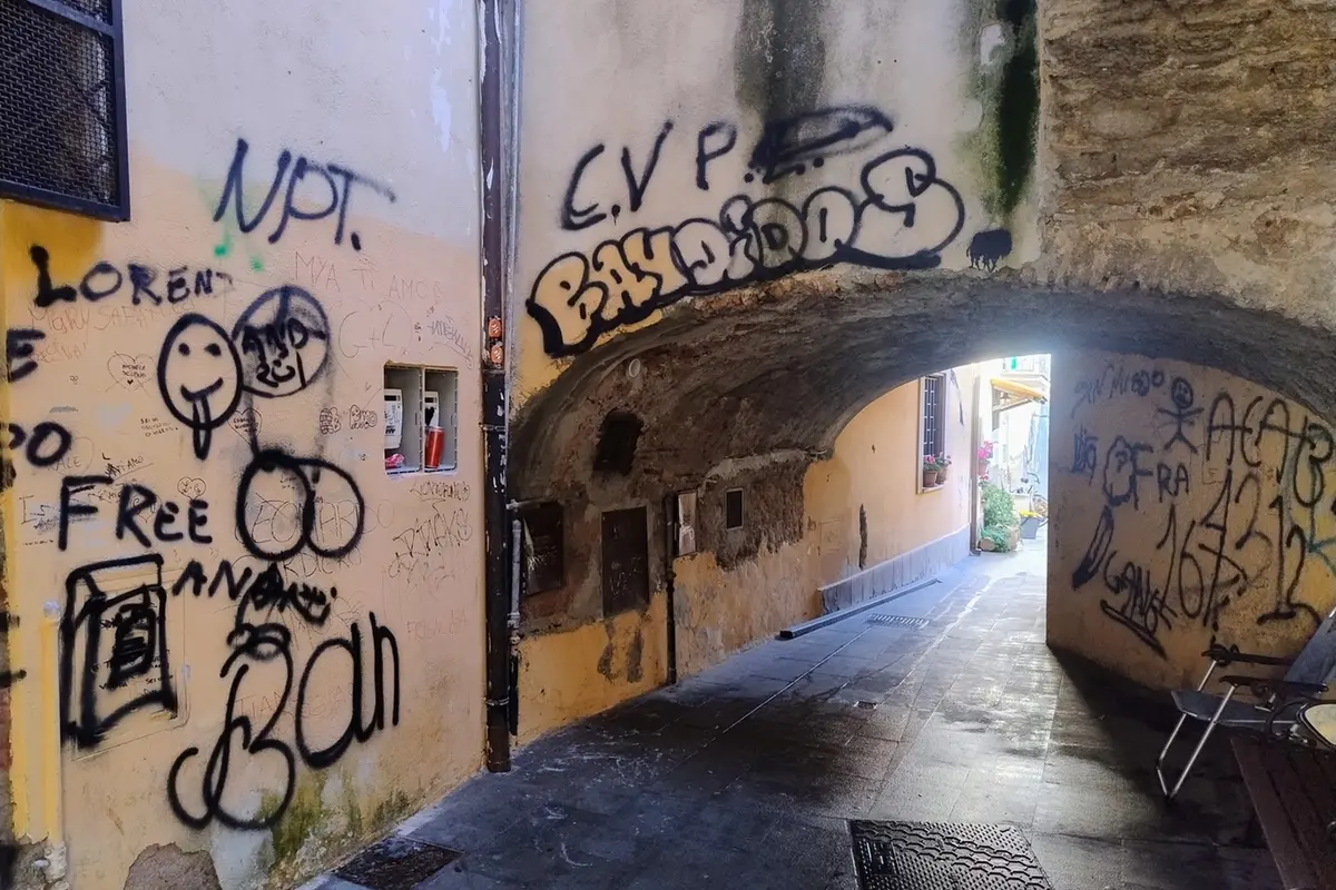 Il centro storico in preda ai vandali