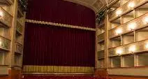 “Non facciamoci riconoscere” sul palco del teatro Bianconi