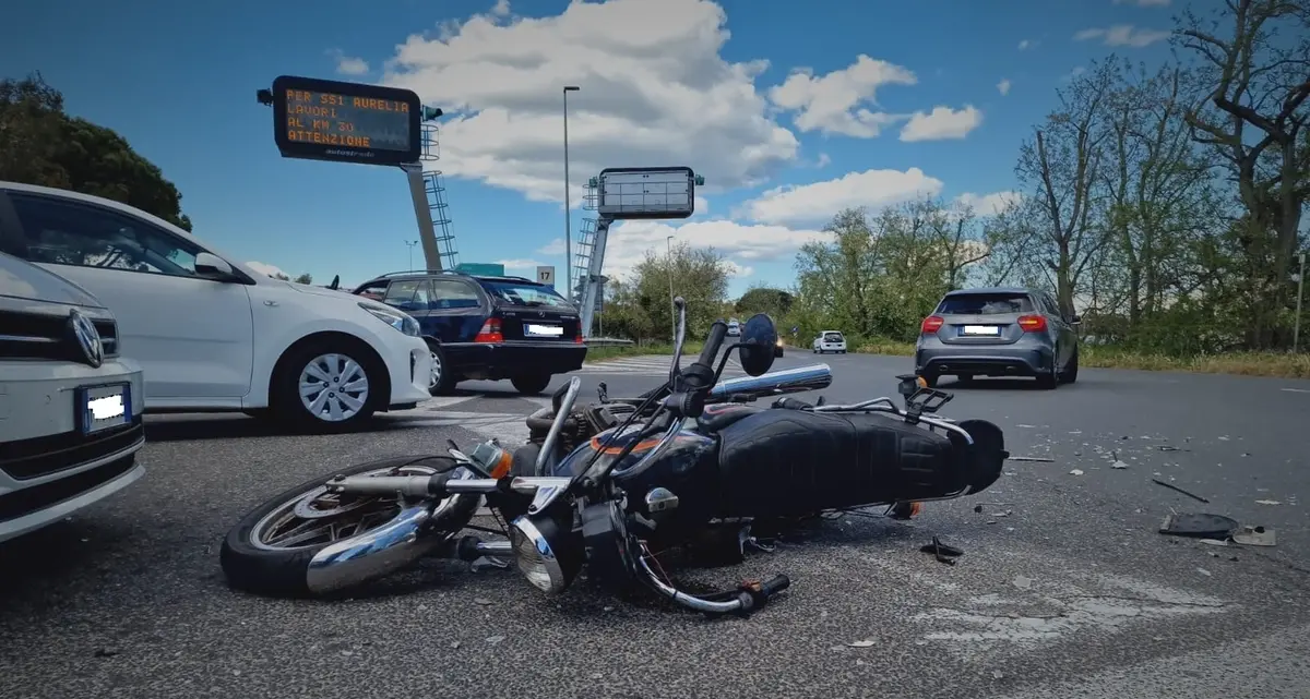 Auto contro moto: un incidente al giorno