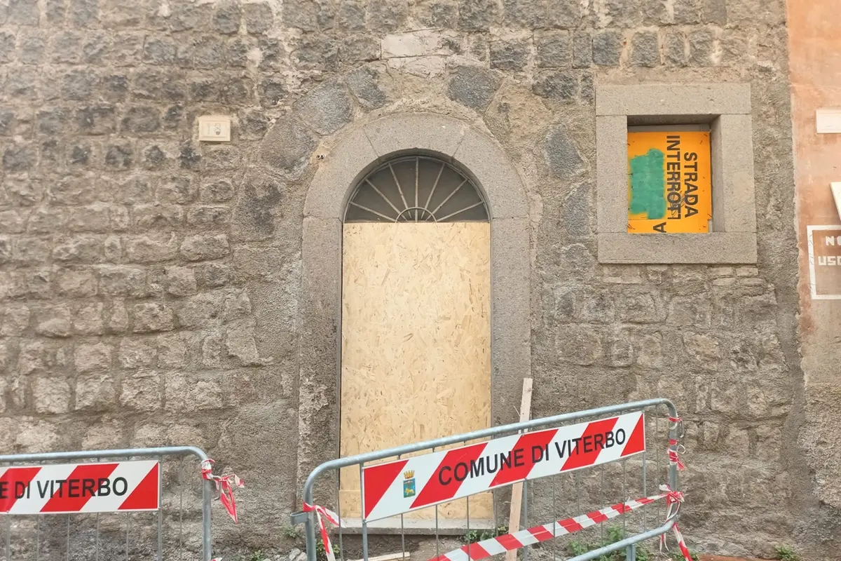 Viterbo: palazzo via Sant’Agostino, ingresso off limits