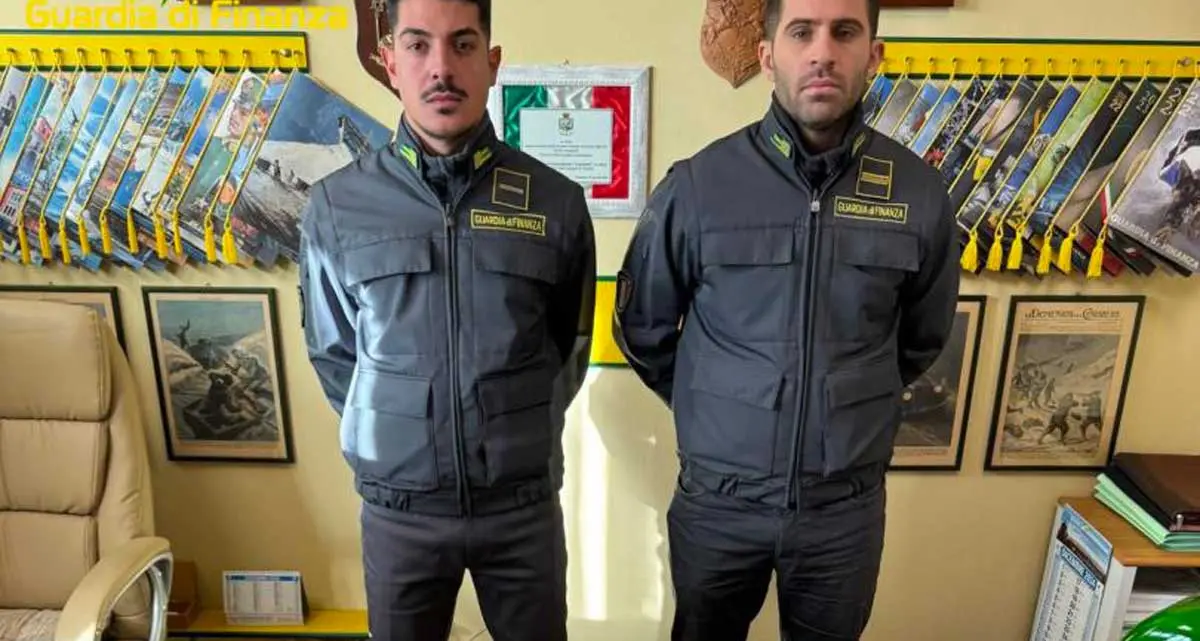 I cani Ice e Jacpot scoprono la droga su un 50enne di Tarquinia: arrestato dalla Finanza