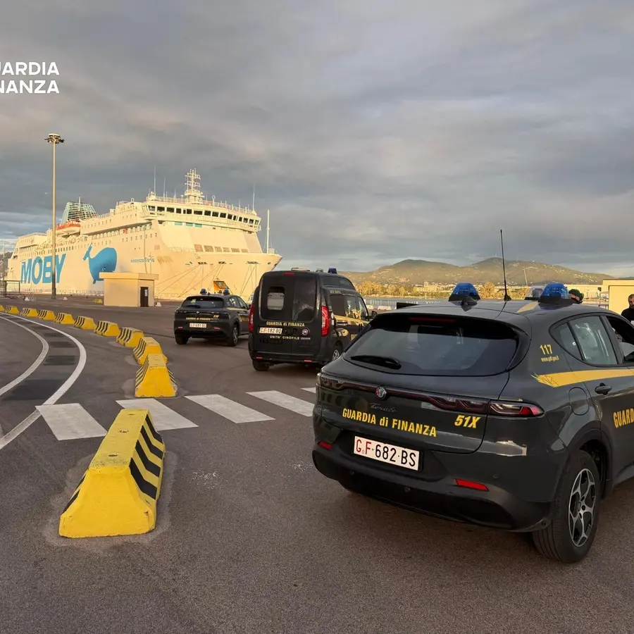 Da Civitavecchia a Olbia con un carico di droga nascosto in auto: arrestato