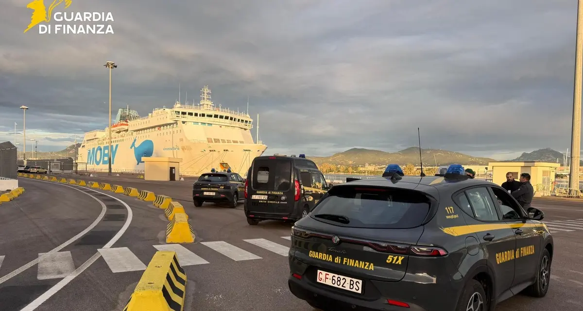 Da Civitavecchia a Olbia con un carico di droga nascosto in auto: arrestato