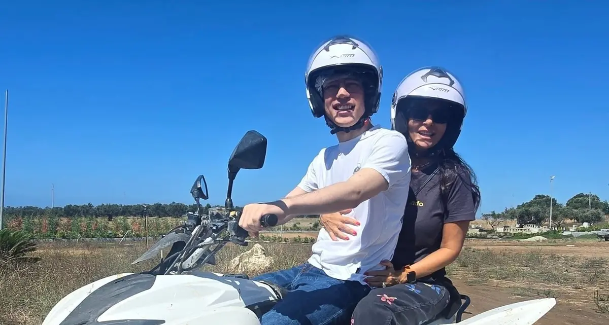 Sabrina Ferilli e l’amore per il quad, nuovo tour tra i sentieri etruschi