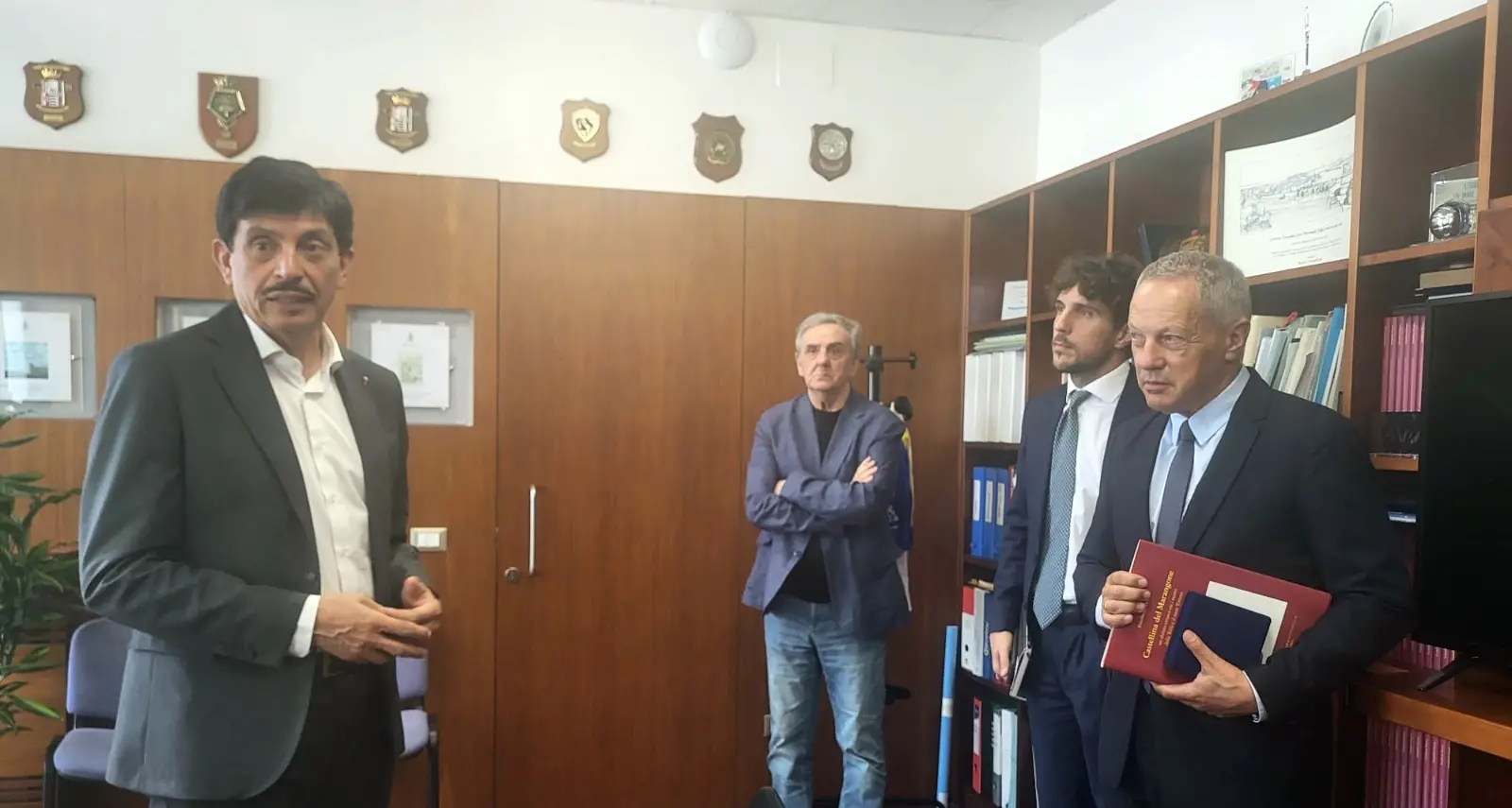 Il Sindaco accoglie l’ambasciatore danese: sul tavolo il progetto dell’eolico