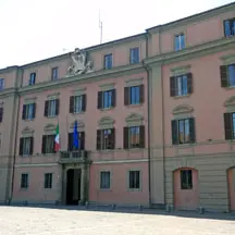 Tir in centro, vertice in Prefettura