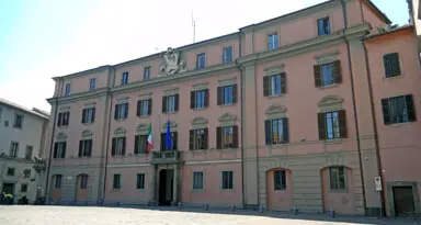 Tir in centro, vertice in Prefettura