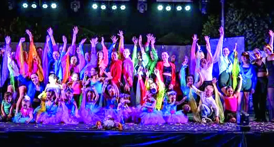Serata di emozioni e danza: il saggio – spettacolo della Dance World incanta Allumiere