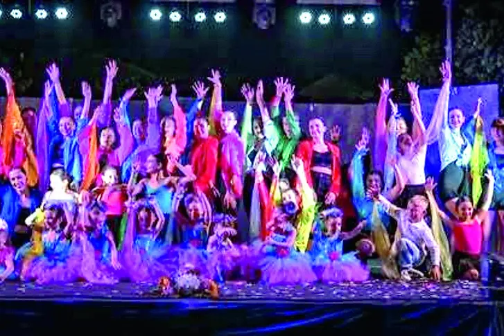 Serata di emozioni e danza: il saggio – spettacolo della Dance World incanta Allumiere
