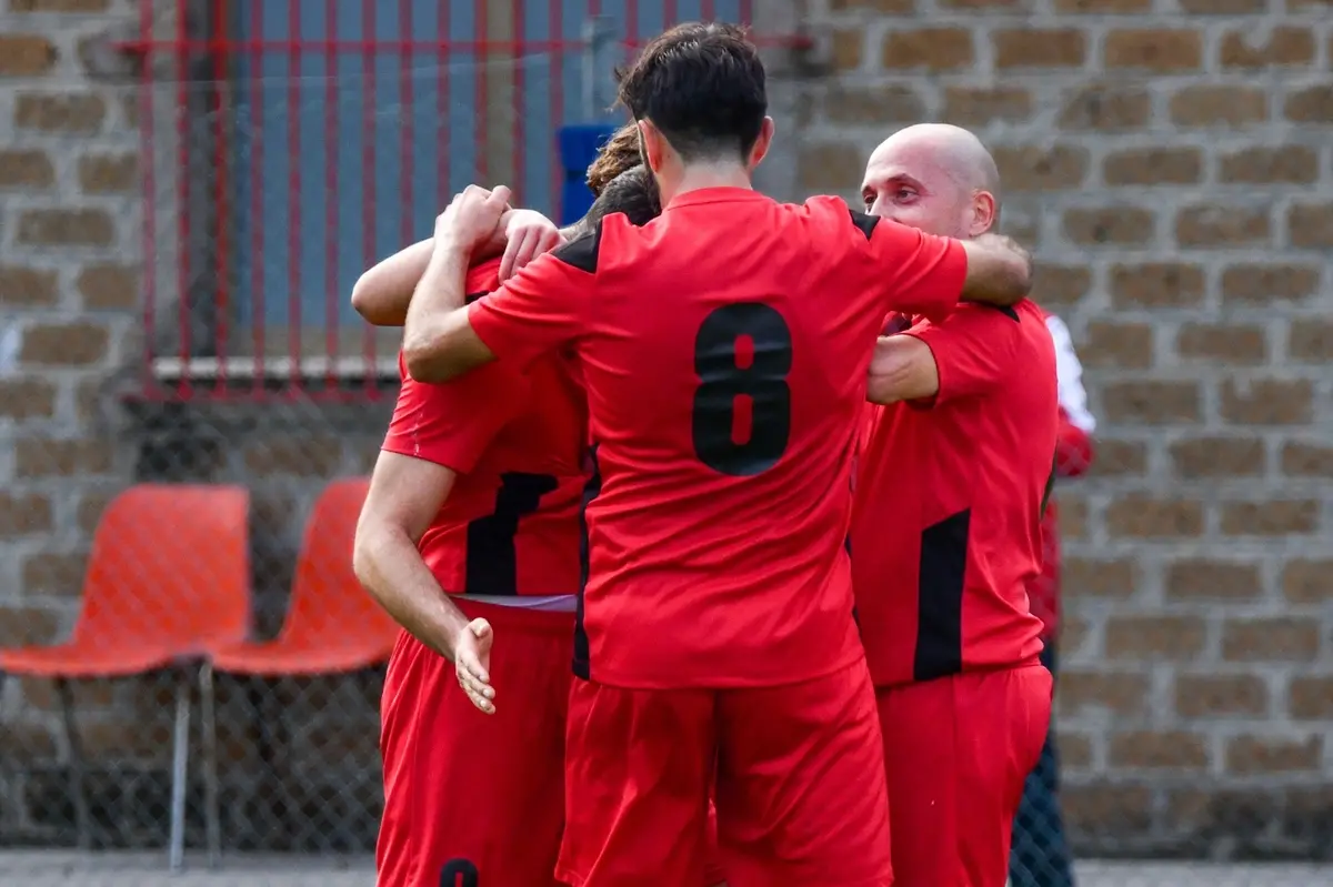 La gioia dei biancorossi dopo il gol realizzato da Martinelli (Foto Nicoletta Vittori)