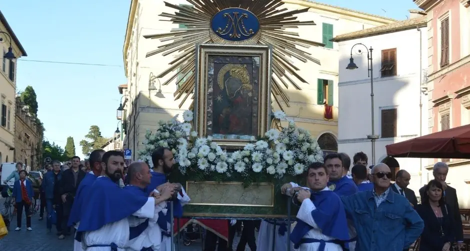 Festa della patrona di Tarquinia, sabato anche la cena in piazza