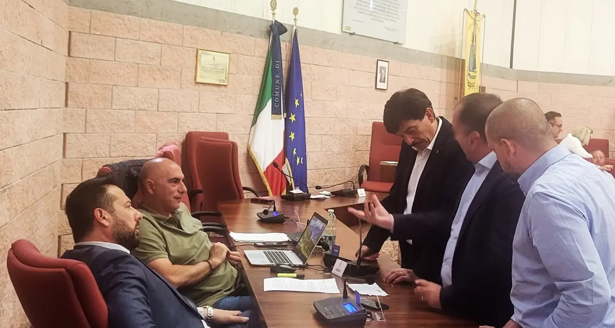 Frasca approvata, ma salta la via per Di Gennaro