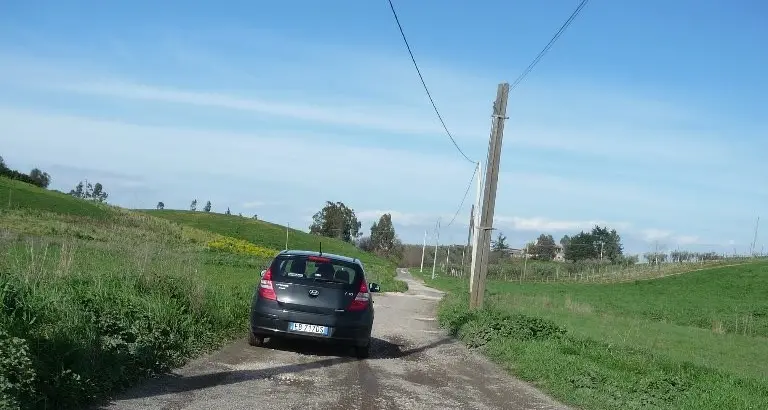 Buche e scarsa illuminazione a Zambra