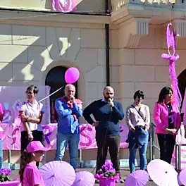 “Emozioni in rosa” tra solidarietà e prevenzione: ad Allumiere la XXII edizione sotto il segno dell’ombrello