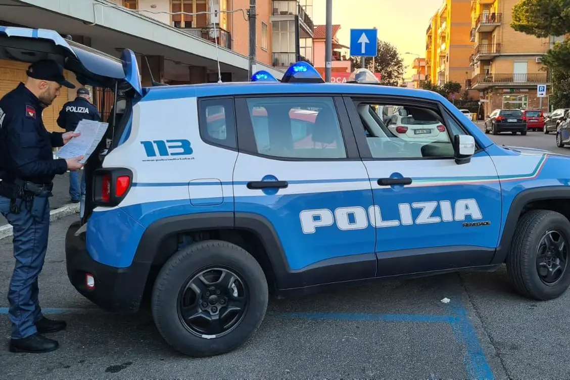 Rubano profumi e vestiti: arrestati tre peruviani