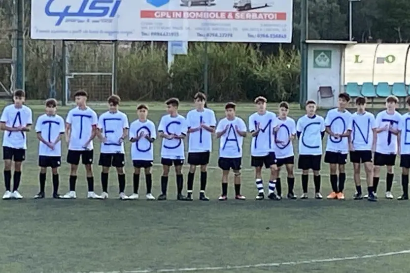 La coreografia dell\\u2019 Under 15 regionale dedicata al compagno di squadra Matteo La Rosa