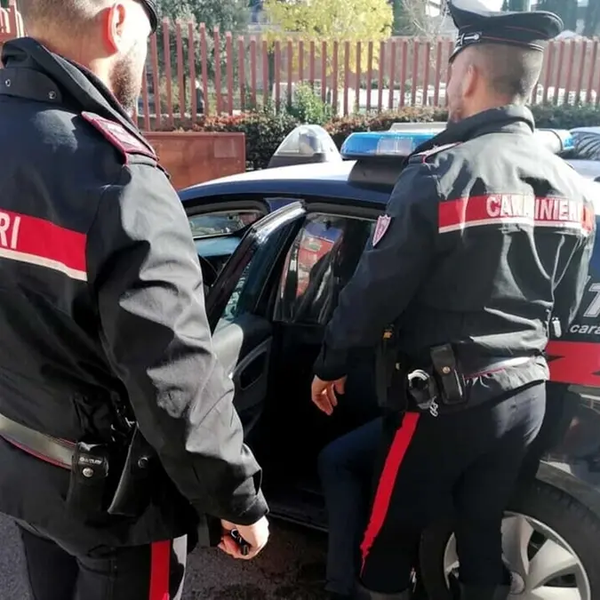 Ruba in un appartamento, preso subito dopo