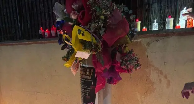 In tanti alla fiaccolata in via Redipuglia per ricordare Simona Bortoletto