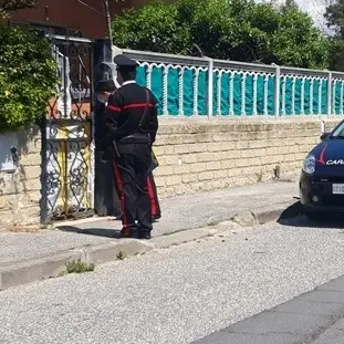 «Siamo carabinieri» e invece sono ladri