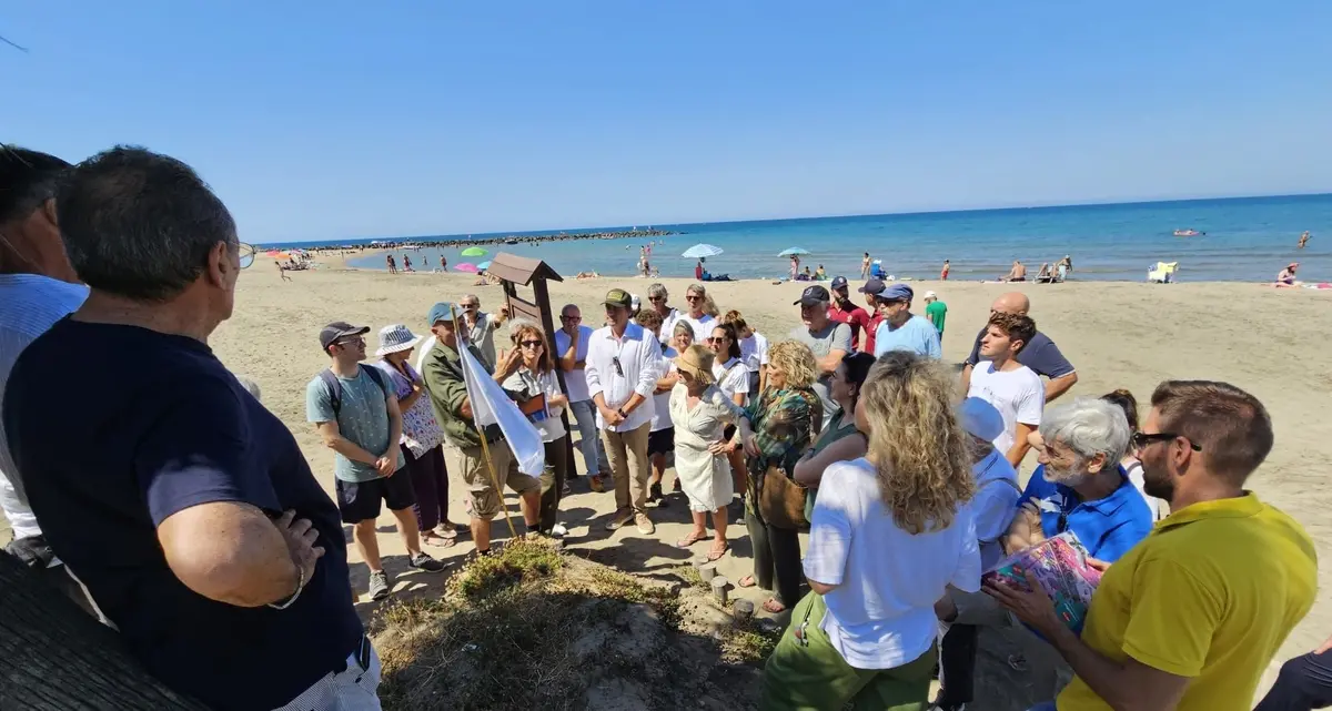Torre Flavia è “Luogo del cuore Fai”, la festa scatta in spiaggia