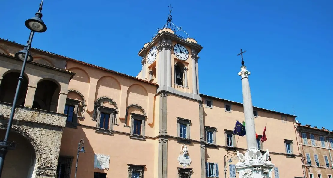 “Tarquinia di sera”, continuano ad agosto le visite al centro storico con la guida Claudia Moroni