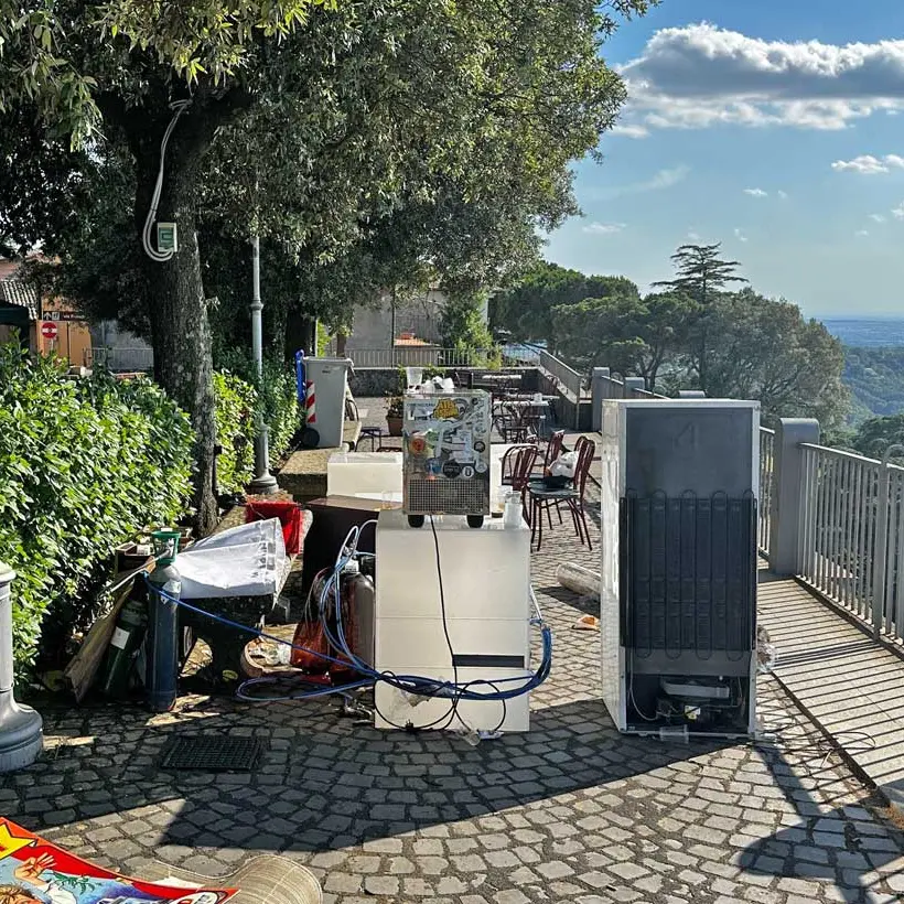 «Rocca dei Papi trasformata in una discarica a cielo aperto»