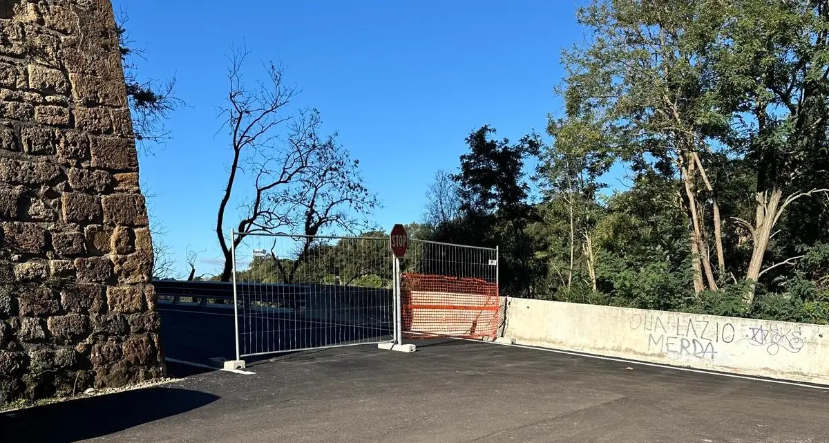 Via della Circonvallazione diventa un giallo