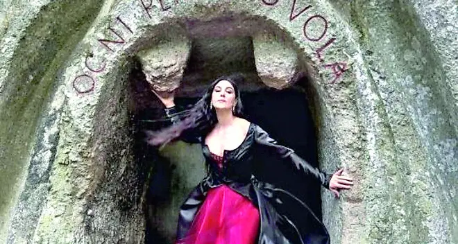 Monica Bellucci festeggia 60 anni a Bomarzo