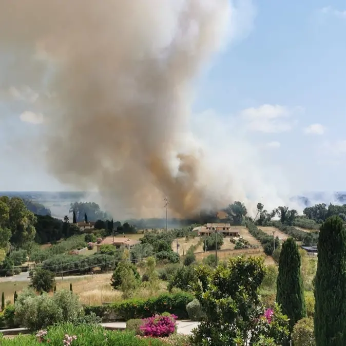 Altri tre incendi nel week end: è emergenza. La sindaca: «Indaga la Polizia locale»