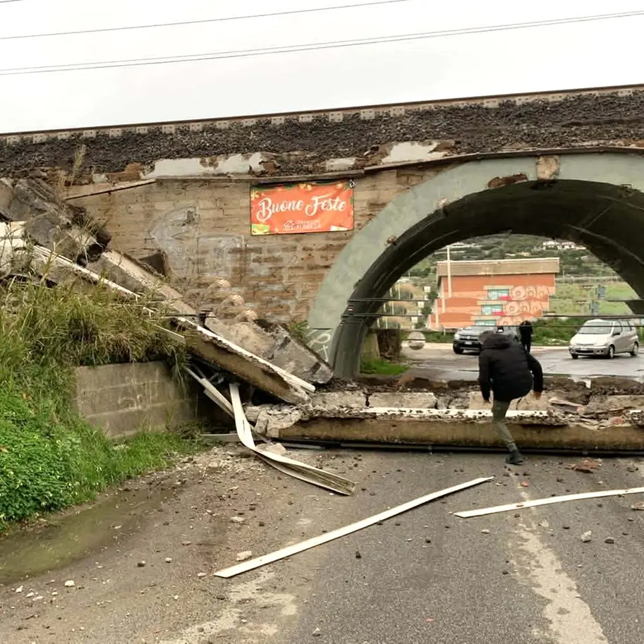 Ancora treni cancellati dopo il crollo del ponte