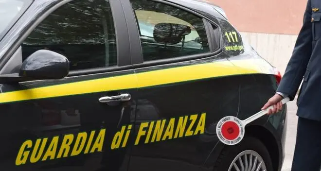 Forza un posto di controllo: arrestato