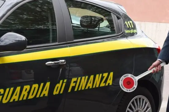 Forza un posto di controllo: arrestato