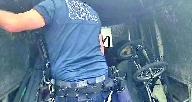 Traffico illecito di rifiuti: sequestrato carico pericoloso a Castel Fusano