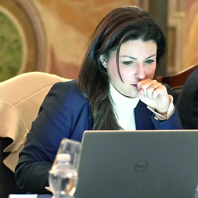 «Non fu atto vandalico a sfondo sessista contro la sindaca Chiara Frontini»