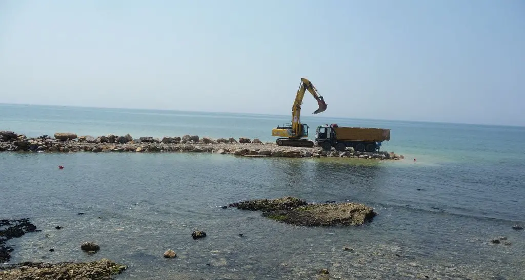 Erosione, corsa contro il tempo per salvare la costa