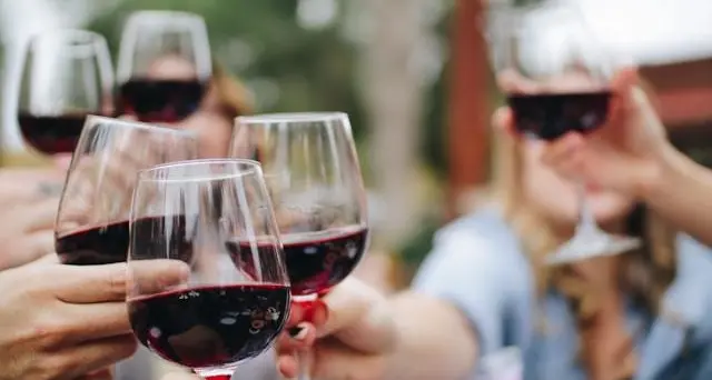 Il vino giusto per ogni stagione: rossi d’inverno, bianchi d’estate