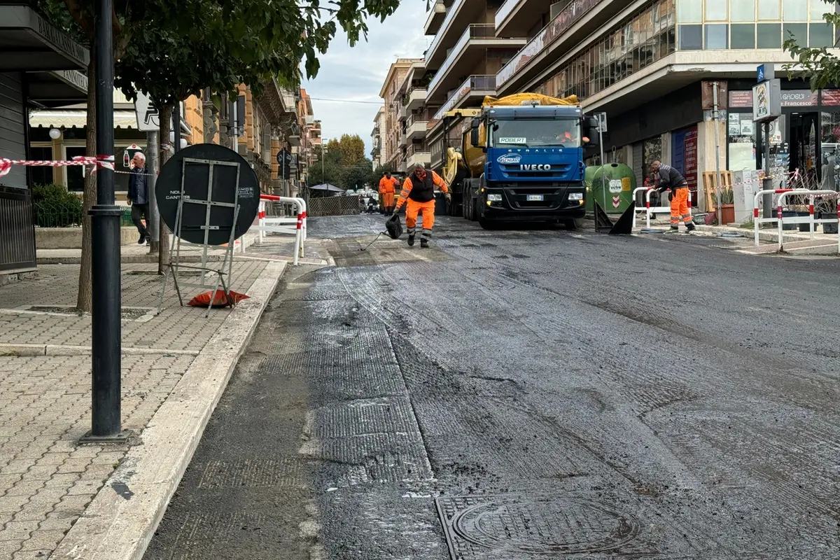 Lavori al viale, traffico in tilt