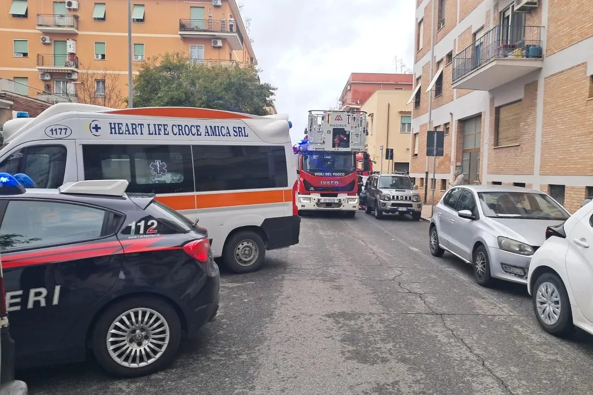 Scatta l’allarme per una donna che non risponde, ma era solo addormentata