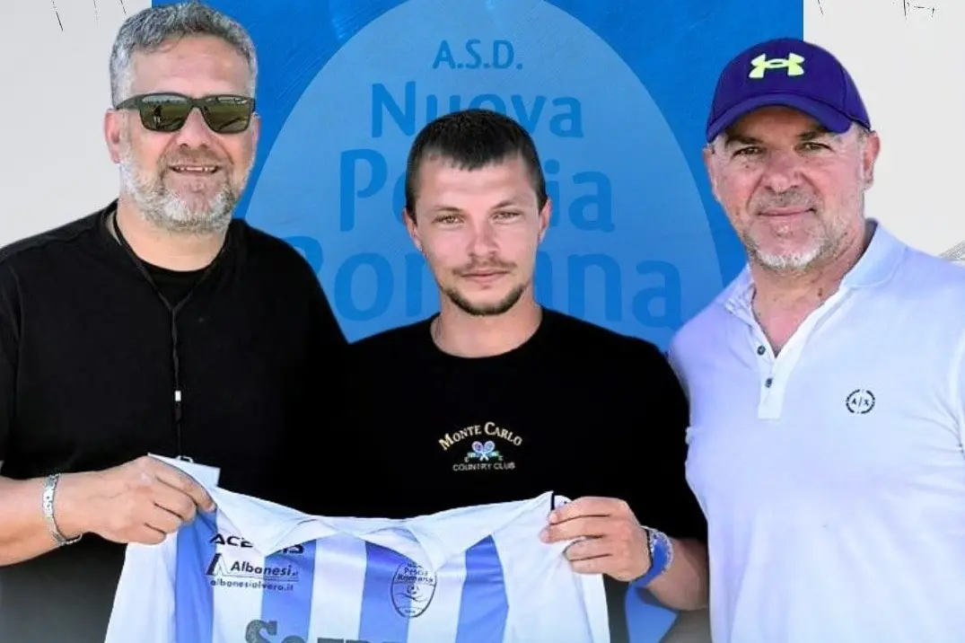 Al centro Jacopo Francavilla, bomber del torneo \\u201CSapori di Maremma\\u201D e neo attaccante della Nuova Pescia Romana