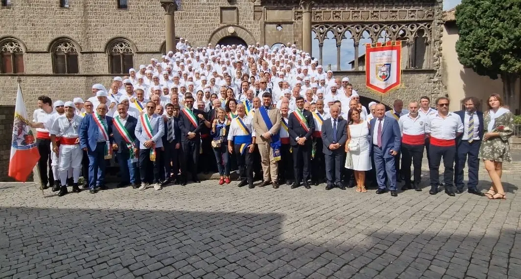 La pioggia non guasta il giro delle sette chiese