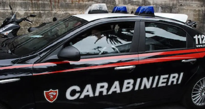 Alla guida di un’auto rubata e in tasca le offerte della chiesa