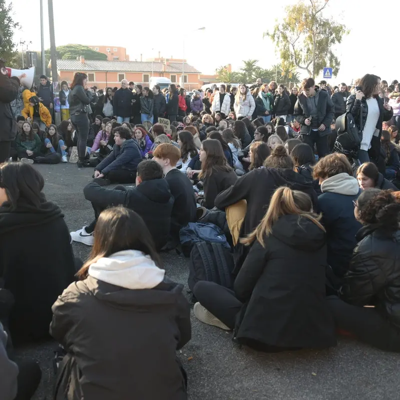 Scuole senza acqua, scatta la protesta