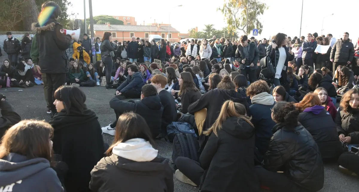 Scuole senza acqua, scatta la protesta