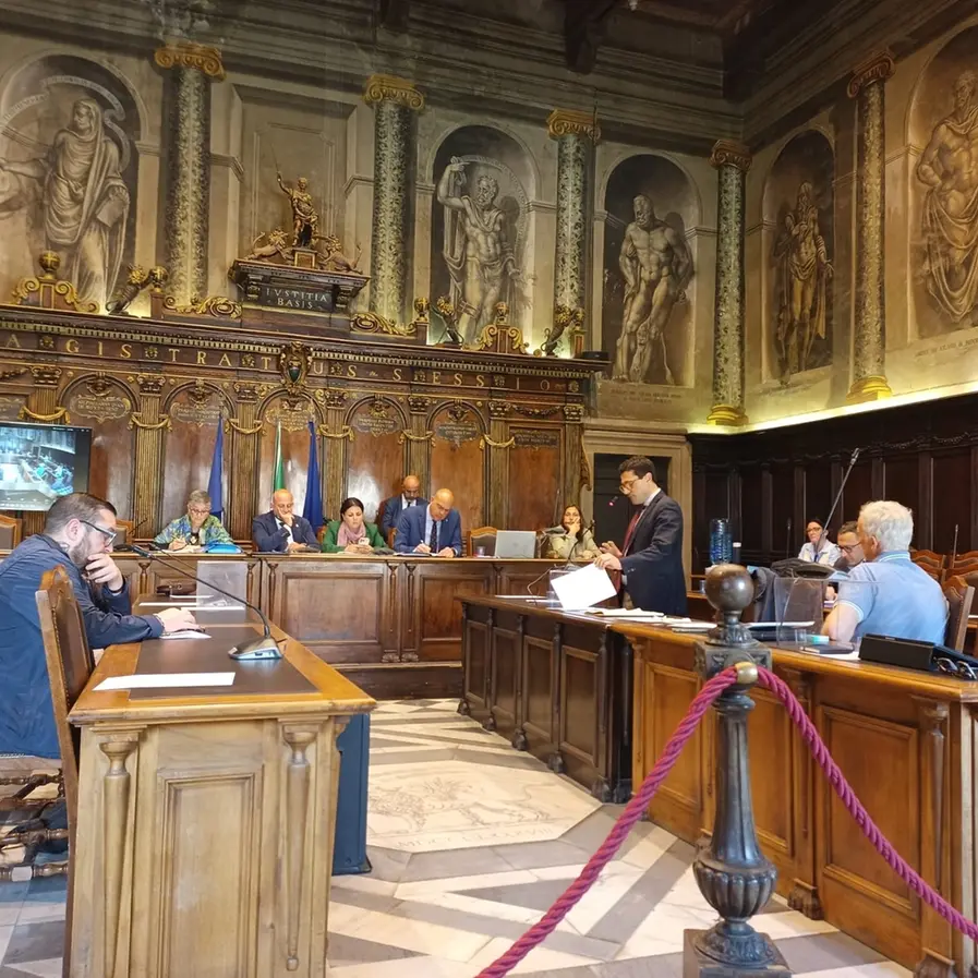 Recupero crediti, scontro in consiglio comunale