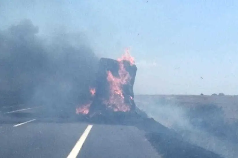 Camion in fiamme sull'autostrada